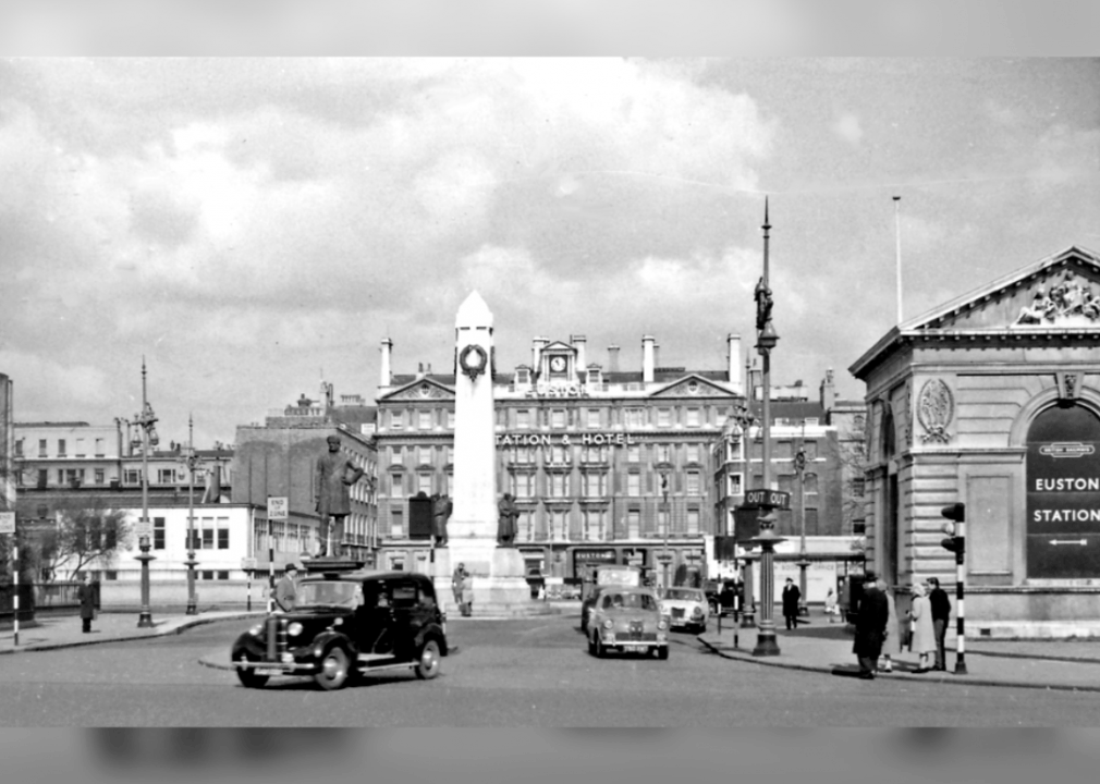 Euston Station: London